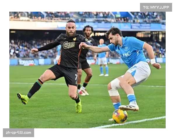 萨索洛对阵比萨 贝拉尔迪与对手后卫展开速度较量